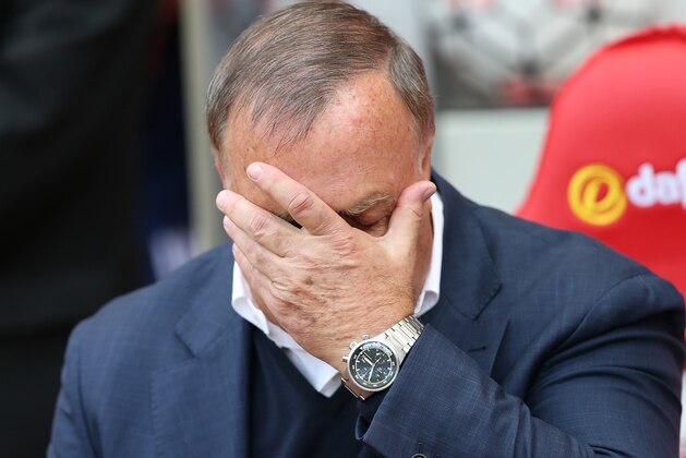 Sunderland's manager Dick Advocaat awaits the start of their English Premier League soccer match between Sunderland and Swansea City at the Stadium of Light, Sunderland, England, Saturday, Aug. 22, 2015. (AP Photo/Scott Heppell)