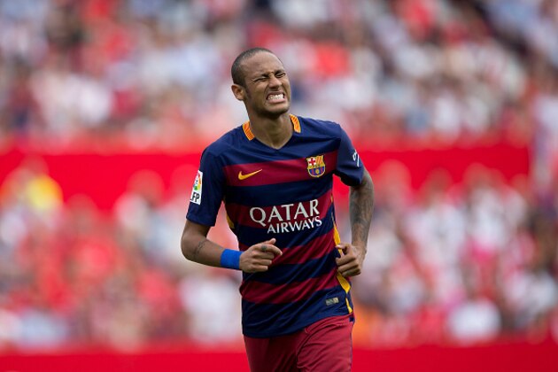 SEVILLE, SPAIN - OCTOBER 03: Neymar JR. of FC Barcelona reacts as he fails to score during the La Liga match between Sevilla FC and FC Barcelona at Estadio Ramon Sanchez Pizjuan on October 3, 2015 in Seville, Spain.  (Photo by Gonzalo Arroyo Moreno/Getty Images)