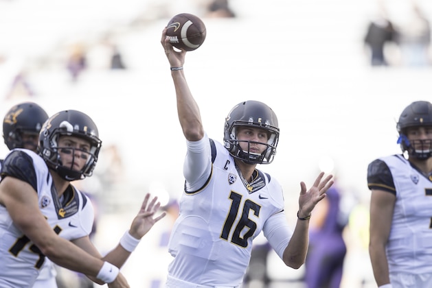 SEATTLE, WA - SEPTEMBER 26: quarterback Jared Goff #16 of the California Golden Bears and quarterback Chase Forrest #14 of the California Golden Bears throw passes during warmups before a game at Husky Stadium on September 26, 2015 in Seattle, Washington. California won the game 30-24. (Photo by Stephen Brashear/Getty Images)