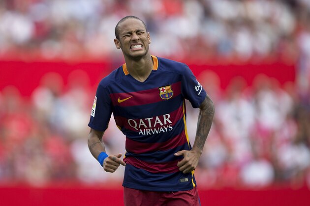 SEVILLE, SPAIN - OCTOBER 03:  Neymar JR. of FC Barcelona reacts as he fails to score during the La Liga match between Sevilla FC and FC Barcelona at Estadio Ramon Sanchez Pizjuan on October 3, 2015 in Seville, Spain.  (Photo by Gonzalo Arroyo Moreno/Getty Images)