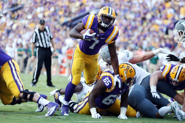 BATON ROUGE, LA - OCTOBER 03:  Leonard Fournette #7 of the LSU Tigers scores a touchdown against the Eastern Michigan Eagles at Tiger Stadium on October 3, 2015 in Baton Rouge, Louisiana.  (Photo by Chris Graythen/Getty Images)
