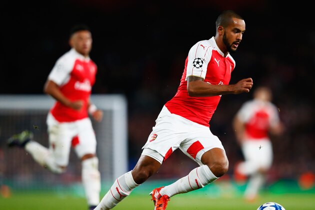 LONDON, ENGLAND - SEPTEMBER 29:  Theo Walcott of Arsenal in action during the UEFA Champions League Group F match between Arsenal FC and Olympiacos FC at the Emirates Stadium on September 29, 2015 in London, United Kingdom.  (Photo by Shaun Botterill/Getty Images)