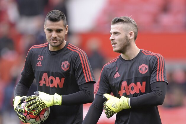 Manchester United's Spanish goalkeeper David de Gea (R) and Manchester United's Argentinian goalkeeper Sergio Romero (L) warm up before the English Premier League football match between Manchester United and Liverpool at Old Trafford in Manchester, north west England, on September 12, 2015. AFP PHOTO / OLI SCARFF

RESTRICTED TO EDITORIAL USE. No use with unauthorized audio, video, data, fixture lists, club/league logos or 'live' services. Online in-match use limited to 75 images, no video emulation. No use in betting, games or single club/league/player publications.        (Photo credit should read OLI SCARFF/AFP/Getty Images)