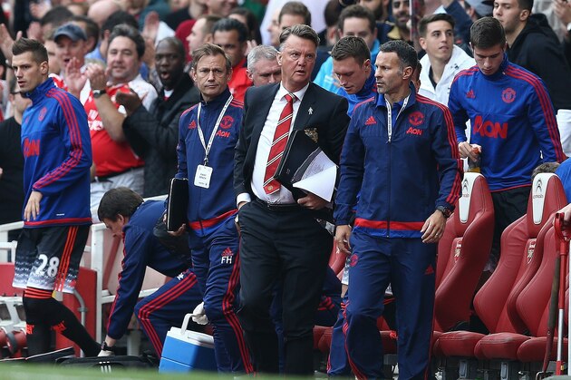 Manchester United's Dutch manager Louis van Gaal (C) talks with Manchester United's Welsh assistant manager Ryan Giggs in the dug out during the English Premier League football match between Arsenal and Manchester United at the Emirates Stadium in London on October 4, 2015.    AFP PHOTO / JUSTIN TALLIS

RESTRICTED TO EDITORIAL USE. No use with unauthorised audio, video, data, fixture lists, club/league logos or 'live' services. Online in-match use limited to 45 images, no video emulation. No use in betting, games or single club/league/player publications.        (Photo credit should read JUSTIN TALLIS/AFP/Getty Images)