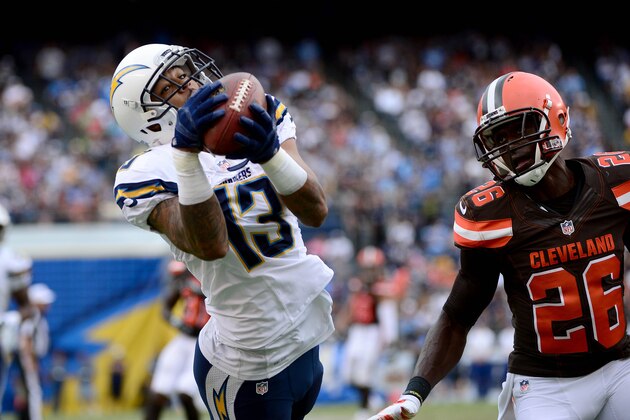 SAN DIEGO, CA- OCTOBER 4:  Wide Receiver Keenan Allen #13 of the San Diego Chargers catches the ball for a touchdown while Pierre Desir #26 defends during the first quarter of their NFL Game on October 4, 2015 in San Diego, California. (Photo by Donald Miralle/Getty Images)