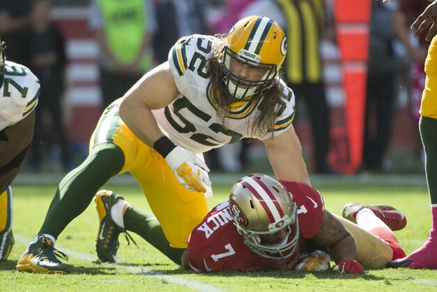 October 4, 2015; Santa Clara, CA, USA; Green Bay Packers inside linebacker Clay Matthews (52) sacks San Francisco 49ers quarterback Colin Kaepernick (7) during the third quarter at Levi's Stadium. The Packers defeated the 49ers 17-3. Mandatory Credit: Kyle Terada-USA TODAY Sports