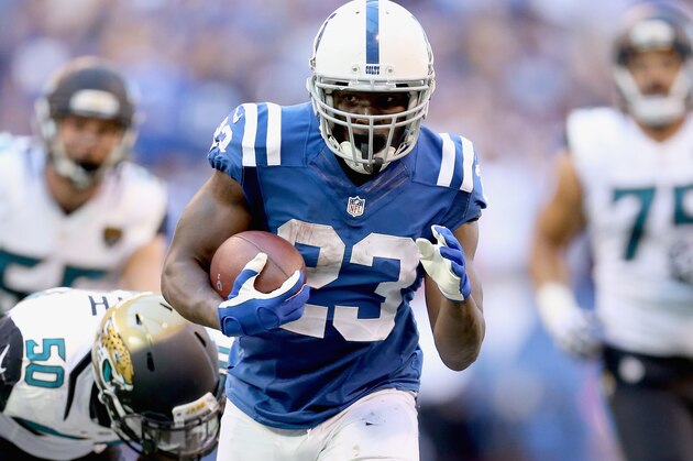INDIANAPOLIS, IN - OCTOBER 04:  Frank Gore #23 of the Indianapolis Colts runs with the ball during the game against the Jacksonville Jaguars at Lucas Oil Stadium on October 4, 2015 in Indianapolis, Indiana.  (Photo by Andy Lyons/Getty Images)