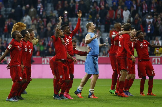 Bayern's players celebrate after winning the German Bundesliga soccer match between FC Bayern Munich and Borussia Dortmund at the Allianz Arena stadium in Munich, Germany, Sunday, Oct. 4, 2015. (AP Photo/Matthias Schrader)
