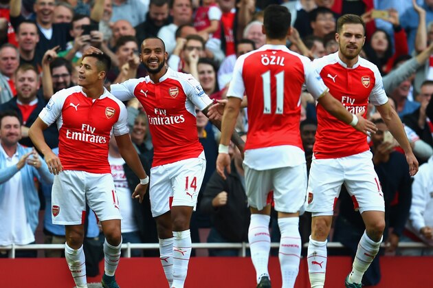 LONDON, ENGLAND - OCTOBER 04:  Alexis Sanchez (L) of Arsenal celebrates scoring their third goal with team mates during the Barclays Premier League match between Arsenal and Manchester United at Emirates Stadium on October 4, 2015 in London, England.  (Photo by Michael Regan/Getty Images)