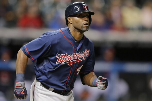Minnesota Twins' Torii Hunter runs out a ground ball in the second inning of a baseball game against the Cleveland Indians, Thursday, Oct. 1, 2015, in Cleveland. Hunter was out on the play. (AP Photo/Tony Dejak)