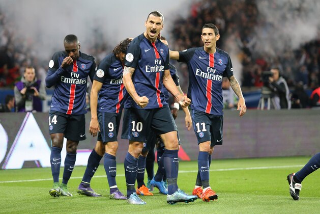 PARIS, FRANCE - OCTOBER 4: Zlatan Ibrahimovic of PSG (left) celebrates his goal with Angel Di Maria of PSG during the French Ligue 1 match between Paris Saint-Germain FC (PSG) and Olympique de Marseille at Parc des Princes stadium on October 4, 2015 in Paris, France. (Photo by Jean Catuffe/Getty Images)