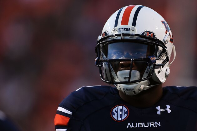 AUBURN, AL - OCTOBER 25:  D'haquille Williams #1 of the Auburn Tigers participates in warmups prior to a game against the South Carolina Gamecocks at Jordan Hare Stadium on October 25, 2014 in Auburn, Alabama.  Auburn won the game 42-35.  (Photo by Stacy Revere/Getty Images)