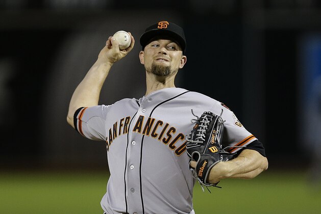 San Francisco Giants pitcher Mike Leake works against the Oakland Athletics during the first inning of a baseball game Friday, Sept. 25, 2015, in Oakland, Calif. (AP Photo/Ben Margot)