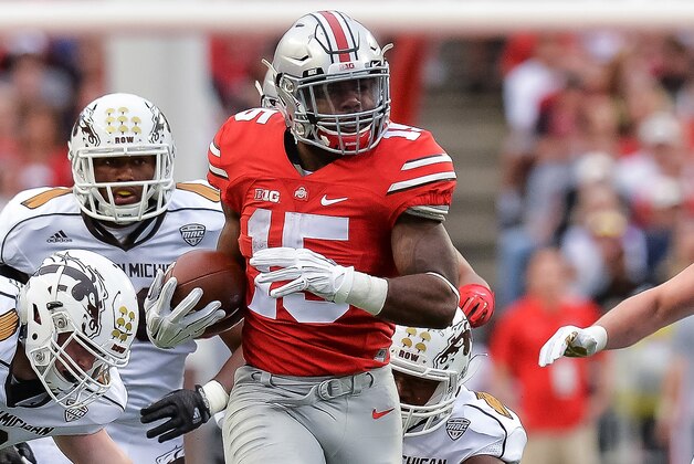 COLUMBUS, OH - SEPTEMBER 26:  Ezekiel Elliott #15 of the Ohio State Buckeyes runs with the ball against the Western Michigan Broncos at Ohio Stadium on September 26, 2015 in Columbus, Ohio.   (Photo by Jamie Sabau/Getty Images)