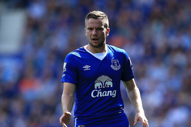 LIVERPOOL, ENGLAND - AUGUST 08:  Tom Cleverley of Everton during the Barclays Premier League match between Everton and Watford at Goodison Park on August 8, 2015 in Liverpool, England.  (Photo by Jan Kruger/Getty Images)