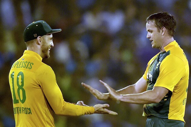 South African captain Faf du Plessis, left, greets bowler Albie Morkel,during their second Twenty20 cricket match against India in Cuttack, India, Monday, Oct. 5, 2015. (Swapan Mahapatra/Press Trust of India via AP)INDIA OUT
