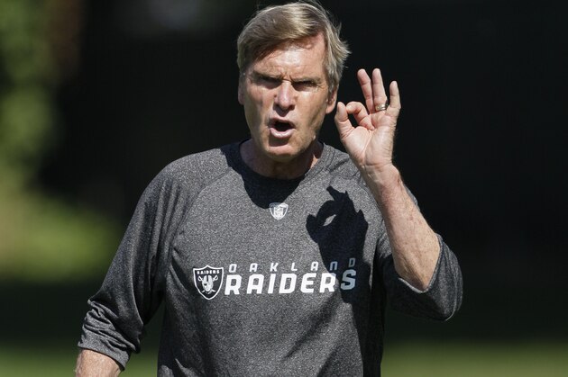 Oakland Raiders offensive coordinator Al Saunders during their NFL football training camp in Napa, Calif., Sunday, July 31, 2011. (AP Photo/Eric Risberg)