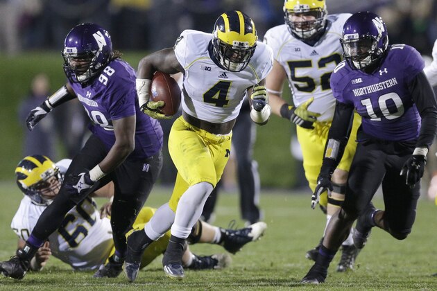Michigan running back De'Veon Smith (4) runs with the ball against Northwestern during the second half of an NCAA college football game in Evanston, Ill., Saturday, Nov. 8, 2014. Michigan won 10-9. (AP Photo/Nam Y. Huh)