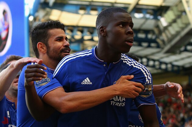 LONDON, ENGLAND - SEPTEMBER 19:  Kurt Zouma (1st R) of Chelsea celebrates scoring his team's first goal with his team mates during the Barclays Premier League match between Chelsea and Arsenal at Stamford Bridge on September 19, 2015 in London, United Kingdom.  (Photo by Ian Walton/Getty Images)