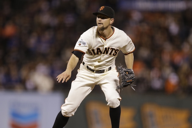 San Francisco Giants pitcher Mike Leake works against the Los Angeles Dodgers in the ninth inning of a baseball game Wednesday, Sept. 30, 2015, in San Francisco. Leake pitched a complete game 2 hit shutout of the Dodgers. (AP Photo/Ben Margot)