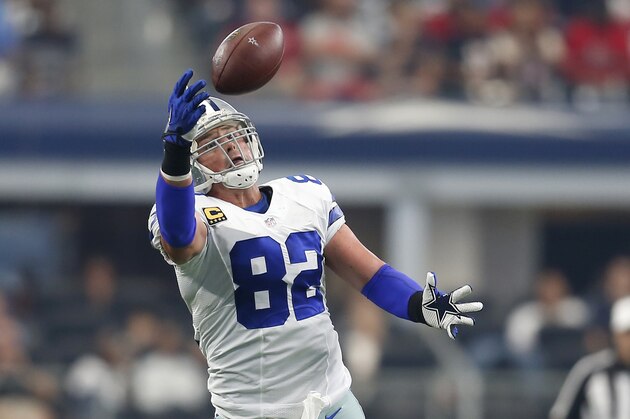 Dallas Cowboys' Jason Witten (82) reaches up attempting to grab a pass during an NFL football game against the Atlanta Falcons Sunday, Sept. 27, 2015, in Arlington, Texas. (AP Photo/Brandon Wade)