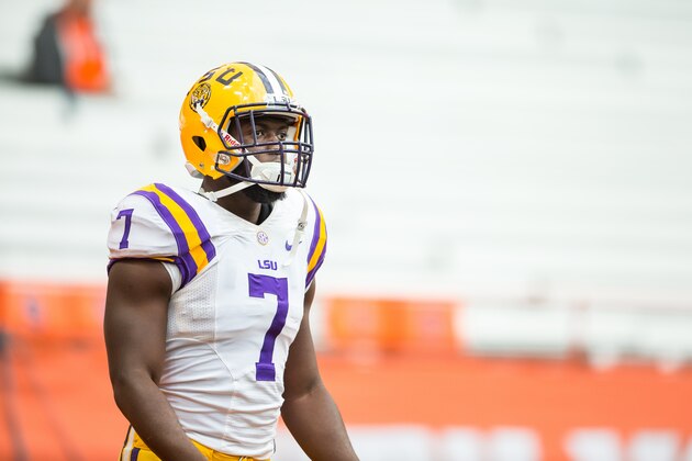 SYRACUSE, NY - SEPTEMBER 26:  Leonard Fournette #7 of the LSU Tigers warms up before the game against the Syracuse Orange on September 26, 2015 at The Carrier Dome in Syracuse, New York.  LSU defeats Syracuse 34-24.  (Photo by Brett Carlsen/Getty Images)