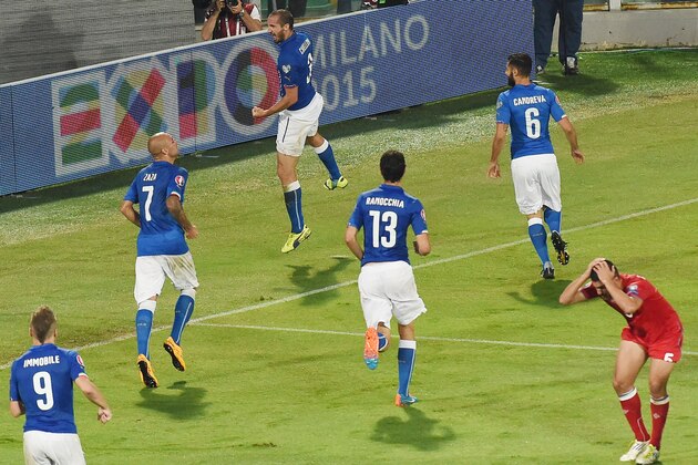 PALERMO, ITALY - OCTOBER 10:  Giorgio Chiellini of Italy celebrates after scoring goal 2-1  during the EURO 2016 Group H Qualifier match between Italy and Azerbaijan  at Stadio Renzo Barbera on October 10, 2014 in Palermo, Italy.  (Photo by Giuseppe Bellini/Getty Images)