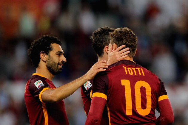 ROME, ITALY - SEPTEMBER 26:  Mohamed Salah (L) with Miralem Pjanic and Francesco Totti of AS Roma celebrates after scoring the team's fourth goal during the Serie A match between AS Roma and Carpi FC at Stadio Olimpico on September 26, 2015 in Rome, Italy.  (Photo by Paolo Bruno/Getty Images)
