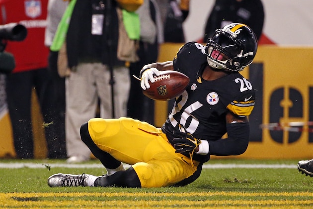 Pittsburgh Steelers running back Le'Veon Bell (26) flips into the end zone for a touchdown during an NFL football game against the Baltimore Ravens, Thursday, Oct. 1, 2015 in Pittsburgh. (AP Photo/Gene J. Puskar)