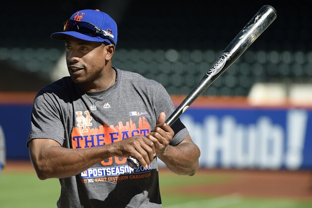 New York Mets' Curtis Granderson loosens up for batting practice during practice at Citi Field for the NLDS series against the Los Angeles Dodgers, Tuesday, Oct. 6, 2015, in New York. (AP Photo/Kathy Kmonicek)