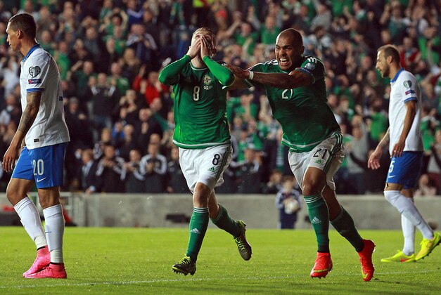 Northern Ireland's Steve Davis, centre left, celebrates scoring the opening goal against Greece during their Euro 2016 Group F qualifying soccer match at Windsor Park, Belfast, Northern Ireland, Thursday, Oct. 8, 2015.  (AP Photo/John McVitty)