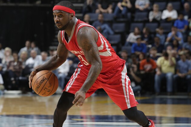 MEMPHIS, TN - OCTOBER 6:  Ty Lawson #3 of the Houston Rockets handles the ball against the Memphis Grizzlies during a preseason game on October 6, 2015 at FedExForum in Memphis, Tennessee. NOTE TO USER: User expressly acknowledges and agrees that, by downloading and or using this photograph, User is consenting to the terms and conditions of the Getty Images License Agreement. Mandatory Copyright Notice: Copyright 2015 NBAE (Photo by Jeff Haynes/NBAE via Getty Images)