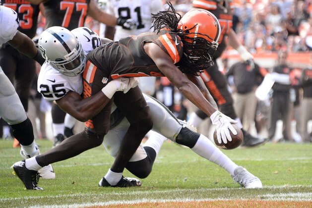 CLEVELAND, OH - SEPTEMBER 27:  Travis Benjamin #11 of the Cleveland Browns dives for a touchdown while being tackled by D.J. Hayden #25 of the Oakland Raiders during the fourth quarter at FirstEnergy Stadium on September 27, 2015 in Cleveland, Ohio.  (Photo by Jason Miller/Getty Images)