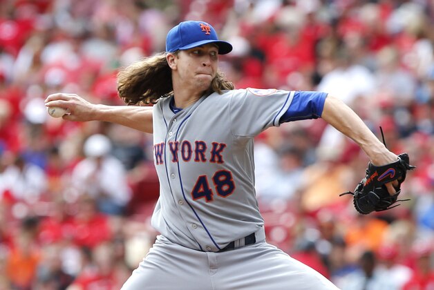 New York Mets starting pitcher Jacob deGrom throws in the second inning of a baseball game against the Cincinnati Reds, Sunday, Sept. 27, 2015, in Cincinnati. (AP Photo/Aaron Doster)
