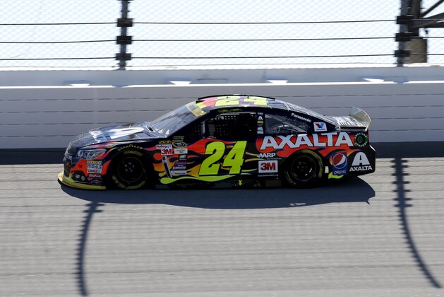Jeff Gordon (24) drives his car during the NASCAR Sprint Cup Series auto race at Chicagoland Speedway, Sunday, Sept. 20, 2015, in Joliet, Ill. (AP Photo/Nam Y. Huh)