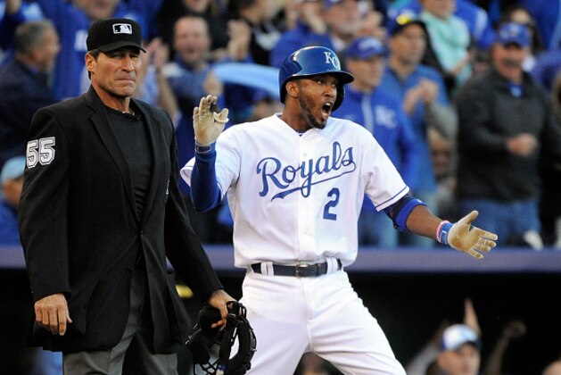 KANSAS CITY, MO - OCTOBER 09:  Alcides Escobar