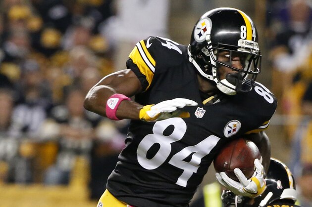 Pittsburgh Steelers wide receiver Antonio Brown (84) run an end around during an NFL football game against the Baltimore Ravens, Thursday, Oct. 1, 2015 in Pittsburgh. (AP Photo/Gene J. Puskar)