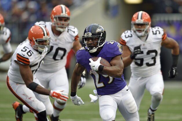 Baltimore Ravens running back Justin Forsett (29) rushes the ball past Cleveland Browns inside linebacker Karlos Dansby, from back left, defensive tackle Sione Fua and inside linebacker Craig Robertson in the first half of an NFL football game, Sunday, Dec. 28, 2014, in Baltimore. (AP Photo/Nick Wass)