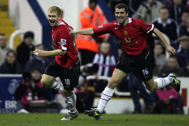 WEST BROMWICH, ENGLAND - NOVEMBER 27:   Paul Scholes of Manchester United celebrates his first goal with team mate Roy Keane, during the Barclays Premiership match between West Bromwich Albion and Manchester United at the Hawthorns Stadium, on November 27, 2004 in West Bromwich, England.  (Photo by Mark Thompson/Getty Images)