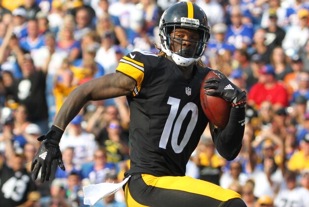 Pittsburgh Steelers wide receiver Martavis Bryant (10) scores a touchdown against the Buffalo Bills during the first half of a preseason NFL football game on Saturday, Aug. 29, 2015, in Orchard Park, N.Y. (AP Photo/Bill Wippert)