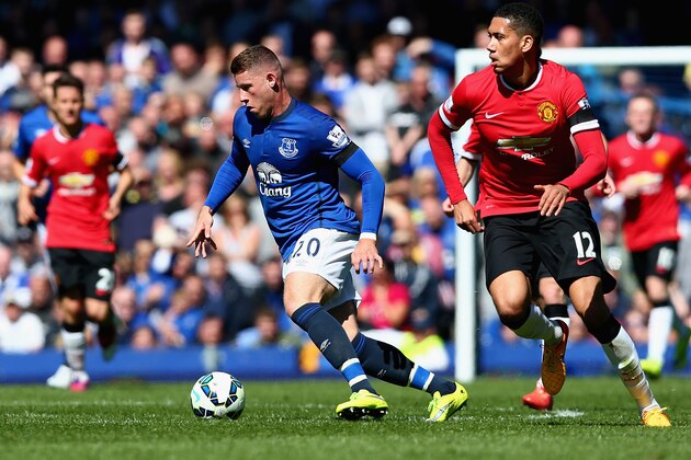 LIVERPOOL, ENGLAND - APRIL 26:  Ross Barkley of Everton in action with Chris Smalling of Manchester United during the Barclays Premier League match between Everton and Manchester United at Goodison Park on April 26, 2015 in Liverpool, England.  (Photo by Clive Brunskill/Getty Images)