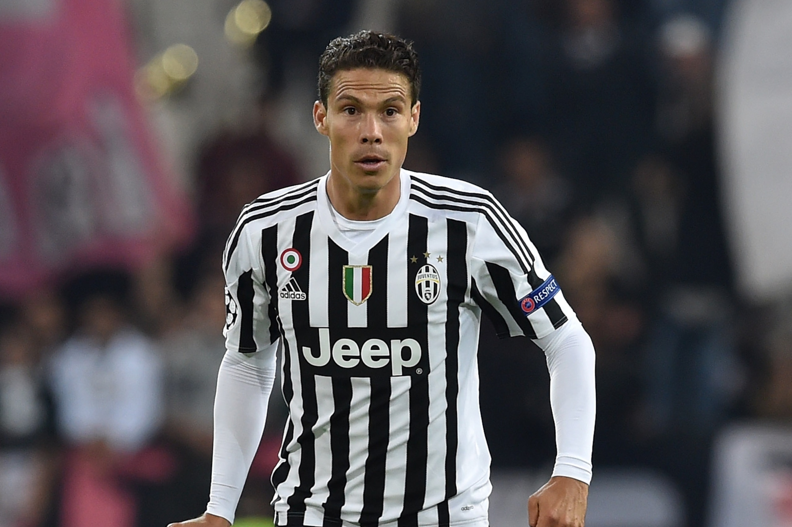 TURIN, ITALY - SEPTEMBER 30:  Anderson Hernanes of Juventus in action during the UEFA Champions League group E match between Juventus and Sevilla FC on September 30, 2015 in Turin, Italy.  (Photo by Valerio Pennicino/Getty Images)