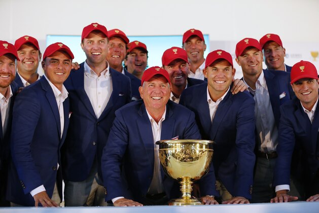 US team captain Jay Haas, front centre, poses with his team after they defeated the International team 15 1/2 to 14 1/2 to retain the Presidents Cup at the Jack Nicklaus Golf Club Korea, in Incheon, South Korea, Sunday, Oct. 11, 2015.(AP Photo/Lee Jin-man)