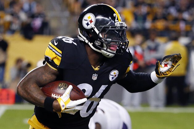 Pittsburgh Steelers running back Le'Veon Bell (26) carries the ball during an NFL football game against the Baltimore Ravens, Thursday, Oct. 1, 2015 in Pittsburgh. (AP Photo/Gene J. Puskar)
