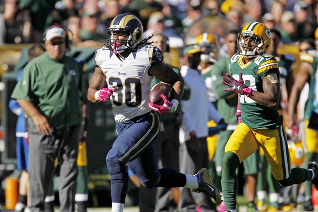 St. Louis Rams' Todd Gurley breaks away for a long run during the second half an NFL football game against the Green Bay Packers Sunday, Oct. 11, 2015, in Green Bay, Wis. (AP Photo/Matt Ludtke)