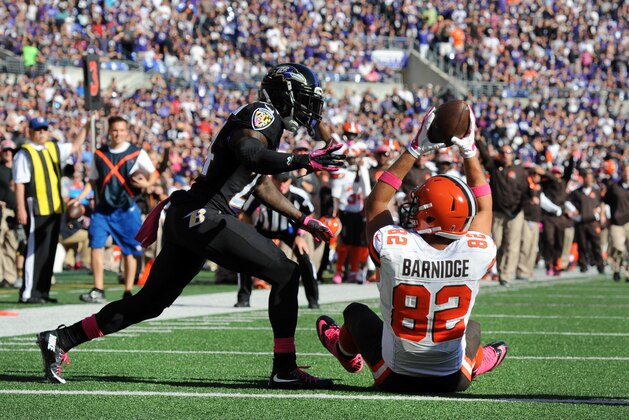 Cleveland Browns tight end Gary Barnidge, right, celebrates after making a touchdown catch between his legs in front of Baltimore Ravens strong safety Will Hill in the second half of an NFL football game, Sunday, Oct. 11, 2015, in Baltimore. (AP Photo/Gail Burton)