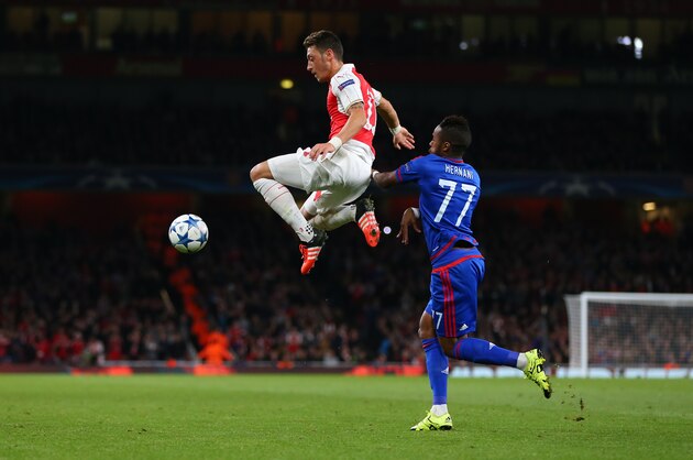 LONDON, ENGLAND - SEPTEMBER 29:  Mesut Ozil of Arsenal and Hernani of Olympiacos during the UEFA Champions League match between Arsenal and Olympiacos at the Emirates Stadium on September 29, 2015 in London, United Kingdom.  (Photo by Catherine Ivill - AMA/Getty Images)