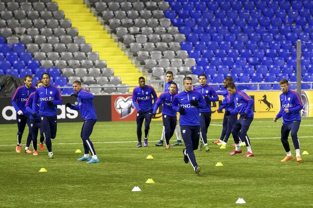 (L-R) Bas Dost of Holland, Daley Blind of Holland, Virgil van Dijk of Holland, Virgil van Dijk of Holland, Riechedly Bazoer of Holland, Anwar El Ghazi of Holland of Holland, Memphis Depay of Holland, Robin van Persie of Holland, Kerim Rekik of Holland, Vurnon Anita of Hollan, Georginio Wijnaldum of Holland, Ibrahim Afellay of Holland, Klaas-Jan Huntelaar of Holland during a training session prior to the match between Kazachstan and The Netherlands on October 10, 2015 at the Astana Arena in Astana, Kazachstan.(Photo by VI Images via Getty Images)