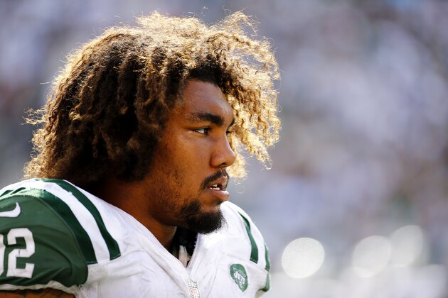 EAST RUTHERFORD, NJ - SEPTEMBER 27:  Leonard Williams #92 of the New York Jets looks on in the second half against the Philadelphia Eagles at MetLife Stadium on September 27, 2015 in East Rutherford, New Jersey.  (Photo by Al Bello/Getty Images)