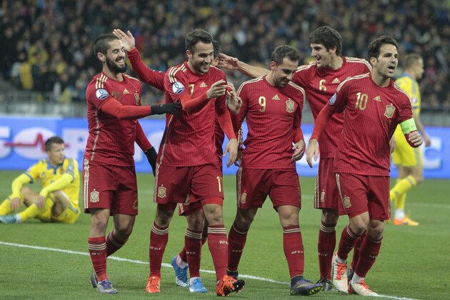 Spain’s players celebrate  after scoring a goal against Ukraine  during the Euro 2016 qualifying soccer match in Group C between Spain and Ukraine at the Olympiyskiy national stadium in Kiev, Ukraine,  Monday, Oct. 12, 2015. (AP Photo/Efrem Lukatsky)